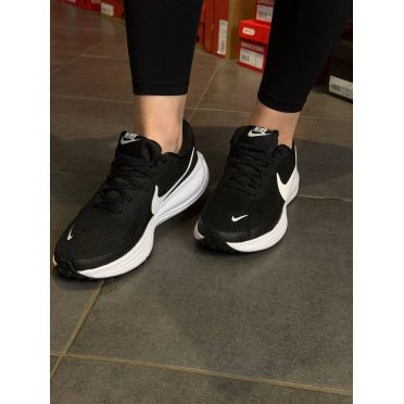 КРОСІВКИ W NIKE REVOLUTION 8 