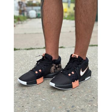 КРОСІВКИ LEBRON WITNESS VIII 