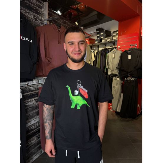 ФУТБОЛКА U NK SB TEE LSE DINO KEYCHAIN 