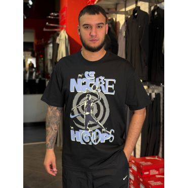ФУТБОЛКА M NK TEE LSE OC VR-X 